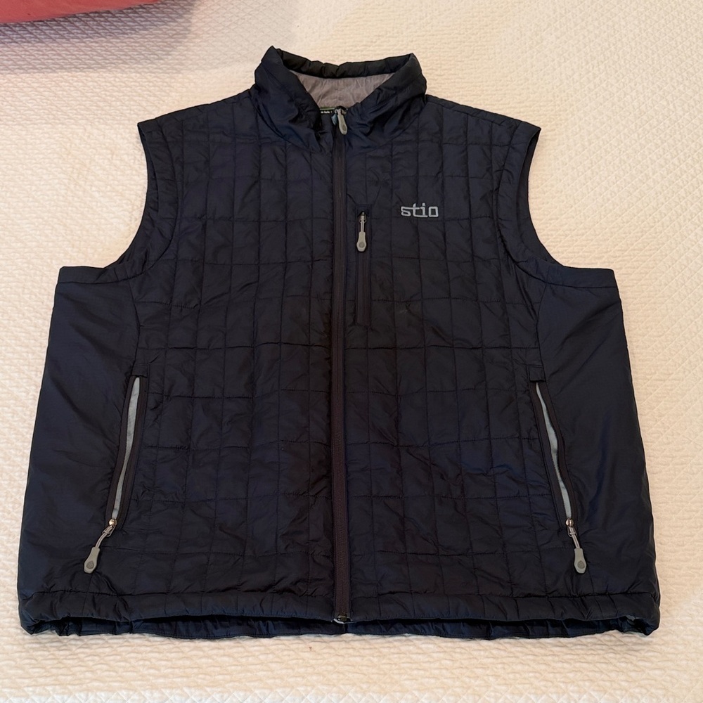 Stio Men's Dark Quilted Vest